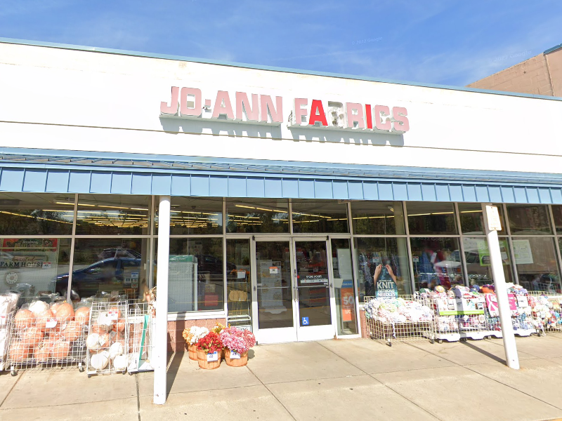 A picture of a decrepit JoAnn Fabric store