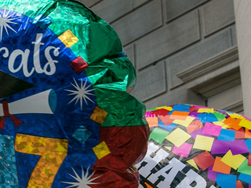 Round balloons with puckered edges