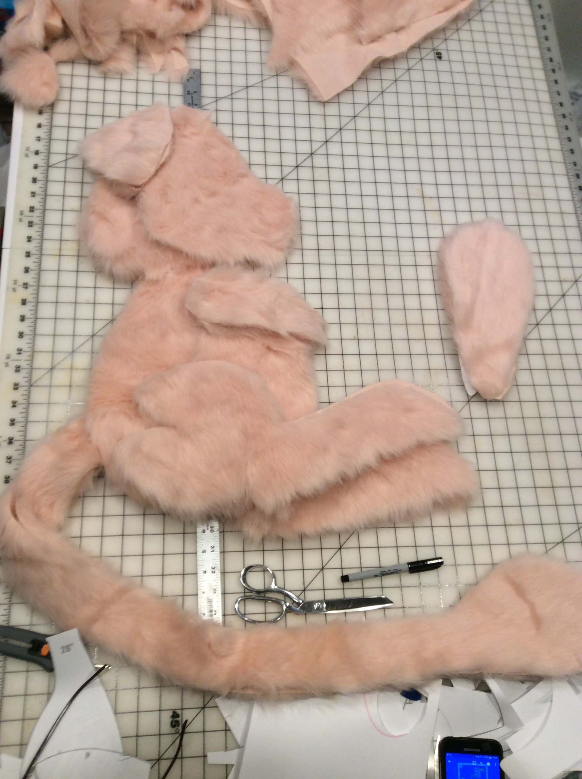 Mewās tail is going to be about the right size for a cosplay belt-hanger tail and Iām a little sad I didnāt have enough fabric to make a second.